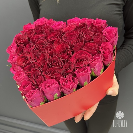 Композиция из 51 розовой розы в виде сердца