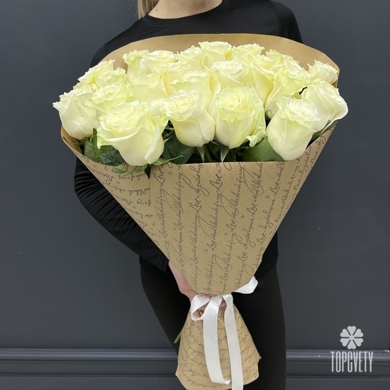 Букет из 25 белых роз Мондиаль 70см