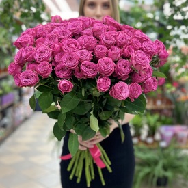 Букет из 25 кустовых пионовидных роз 80см