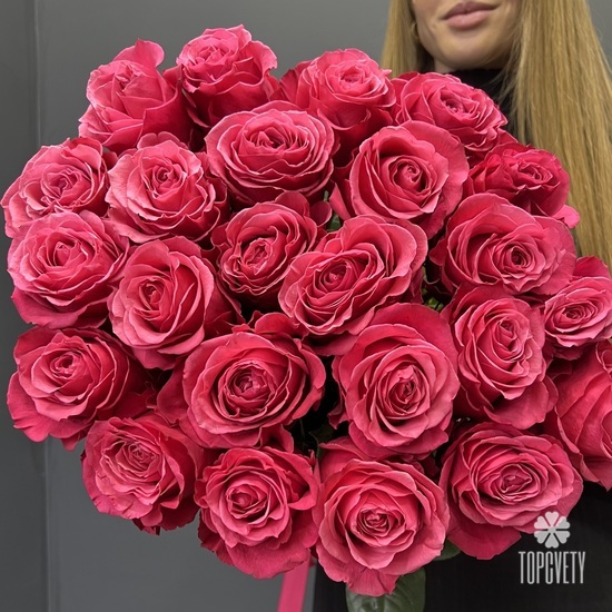 Букет из 25 розовых роз Черри О 50см