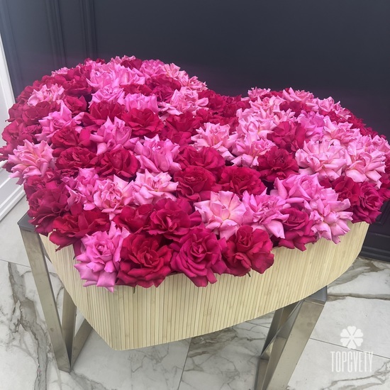 Композиция из 101 французской розы в виде сердца
