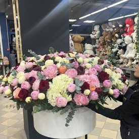 Композиция из 151 пиона в коробке Феерия
