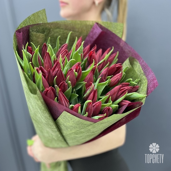 Букет из 51 красного тюльпана