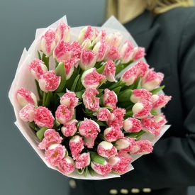 Букет из 45 розовых сортовых тюльпанов