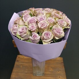 Букет из 25 сиреневых роз Кения 50см