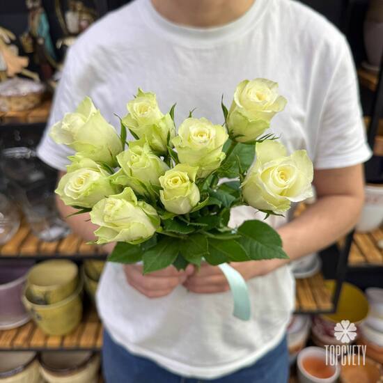 Букет из 9 белых роз Кения 35см