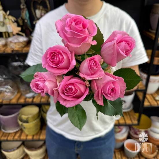 Букет из 7 розовых роз Кения 40см