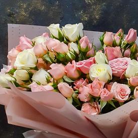 Букет из 25 кустовых роз 50см