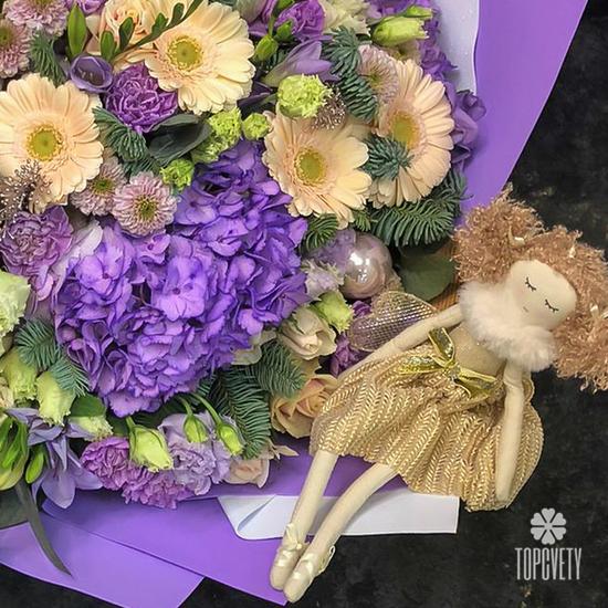 Букет из гортензий, кустовых роз и гербер 