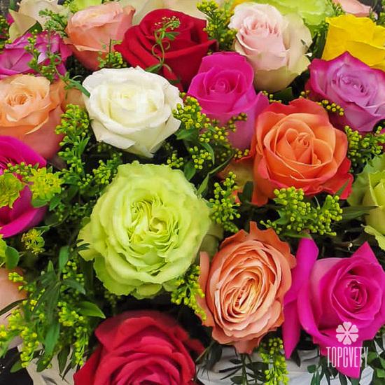 Композиция из 51 сортовой розы микс в корзине 