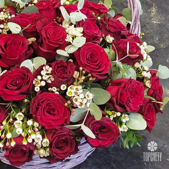 Композиция из 51 красной розы в корзине