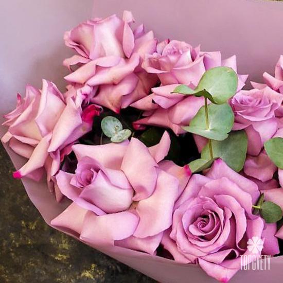 Композиция из 11 розовых роз в коробке