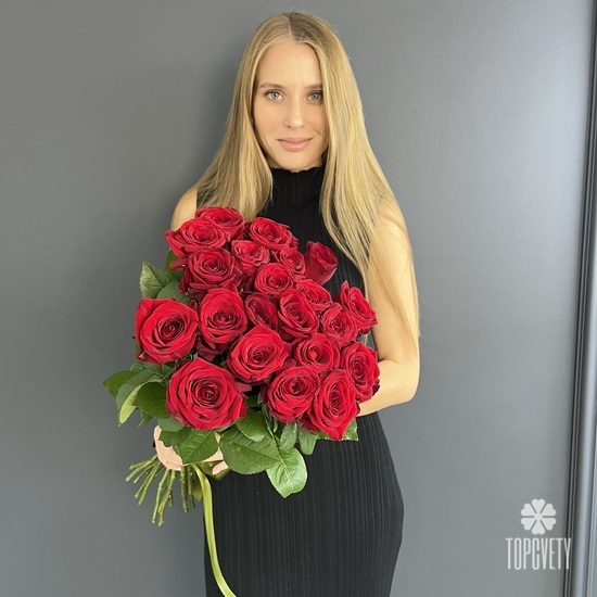 Букет из 21 красной розы  Ред Наоми  70см