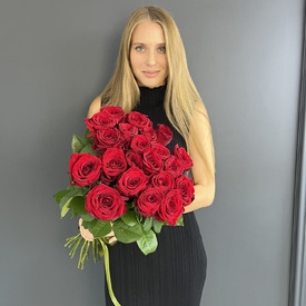 Букет из 21 красной розы  Ред Наоми  70см
