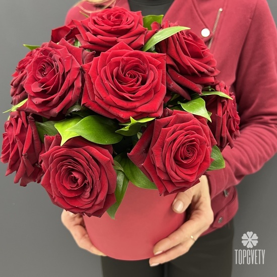 Композиция из 11 красных роз  в коробке