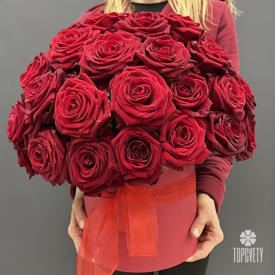 Композиция из 51 красная роза в коробке