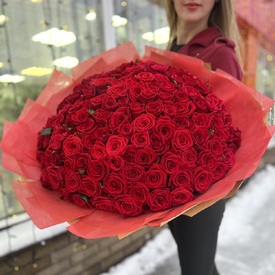 Букет из 131 красной розы Гран При 50см