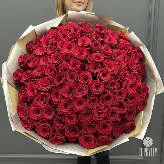 Букет из 101 красной розы Фридом 70см