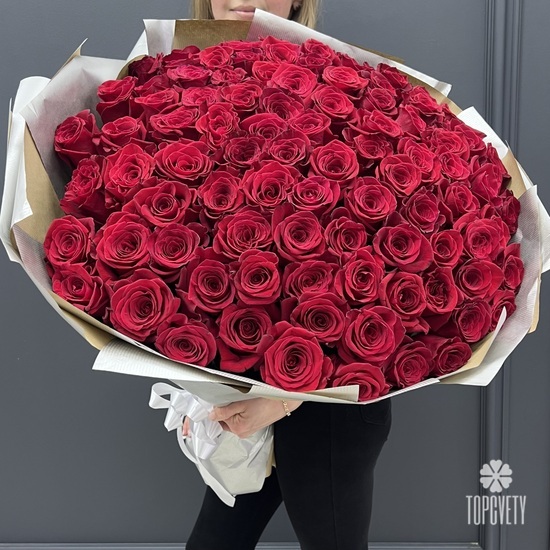 Букет из 101 красной розы Фридом 70см