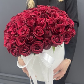 Композиция из 101 красной розы в коробке