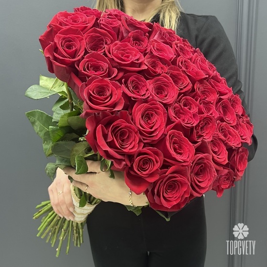 Букет из 51 красной розы Фридом 70см