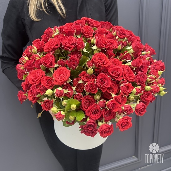 Композиция из 51 кустовой розы в коробке