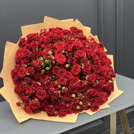 Букет из 101 красной кустовой розы  40см