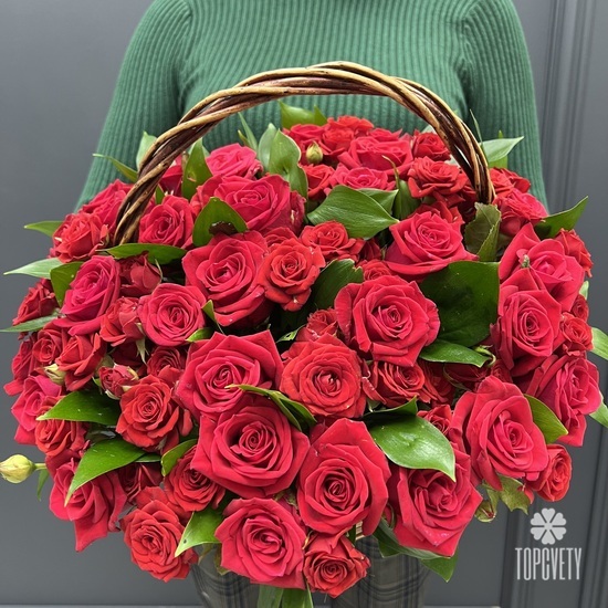 Композиция из 51 красной розы в корзине