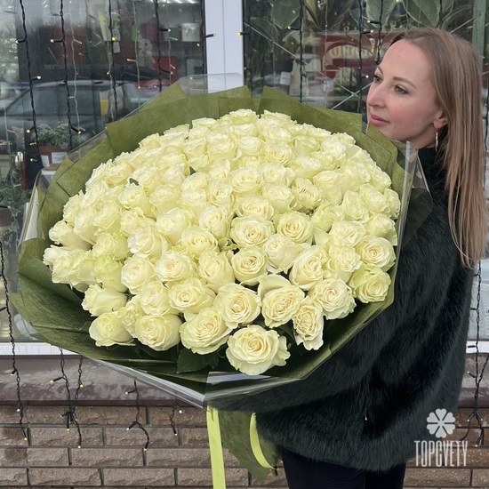 Букет из 101 белой розы Мондиаль 70см