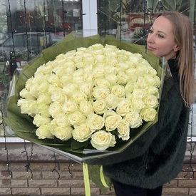 Букет из 101 белой розы Мондиаль 70см