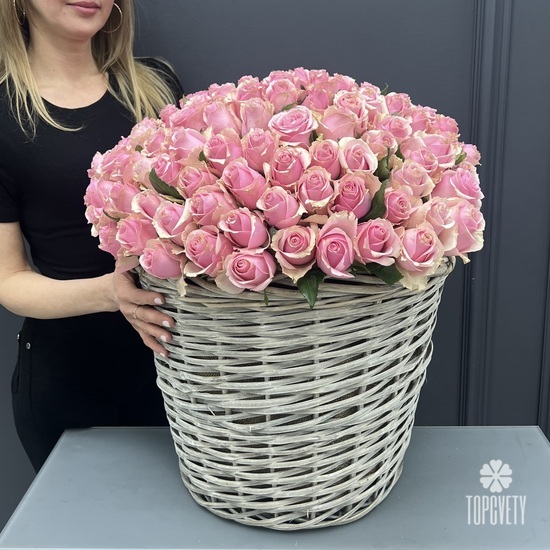 Букет из 151 розовой розы в корзине